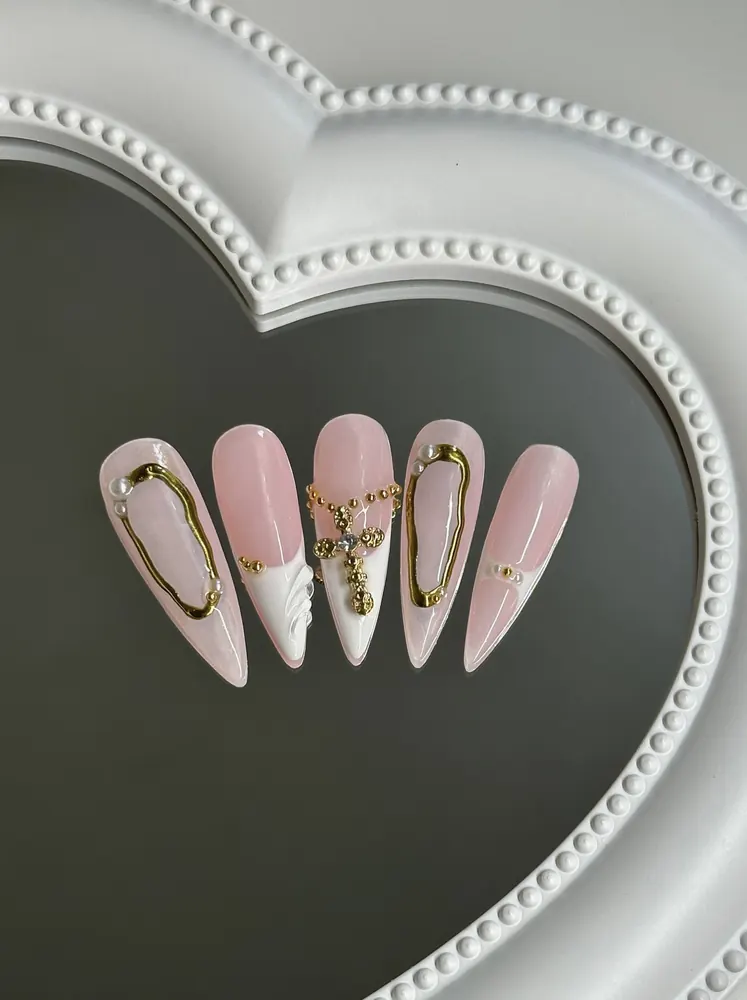 Custom Press-On Nails by Dollysh Nails in Mississauga — example 1